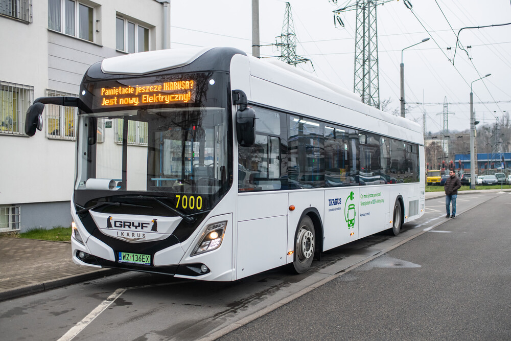 3329897-Prezentacja-autobusu-elektrycznego-Ikarus-w-Gdyni.jpg